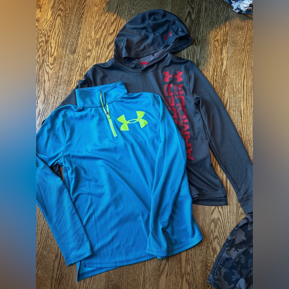 Under armour bundle pullover tops. YLG